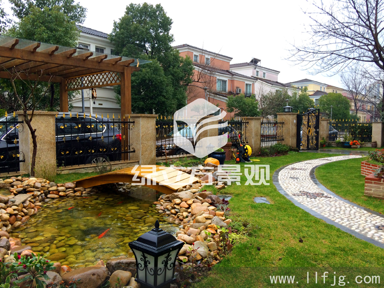 别墅庭院设计效果图,花园设计效果图,庭院绿化,花园景观设计,苏州花园设计,花园木作,山茶树,防腐木廊架,自然式水池,小木桥,花园灯具,花坛,洗手池,囊坑,小木桥,小桥,花园设计实景,卵石路 别墅庭院设计效果图,花园设计效果图,庭院绿化,花园景观设计,苏州花园设计,花园木作,山茶树,防腐木廊架,自然式水池,小木桥,花园灯具,花坛,洗手池,囊坑,小木桥,小桥,花园设计实景,卵石路